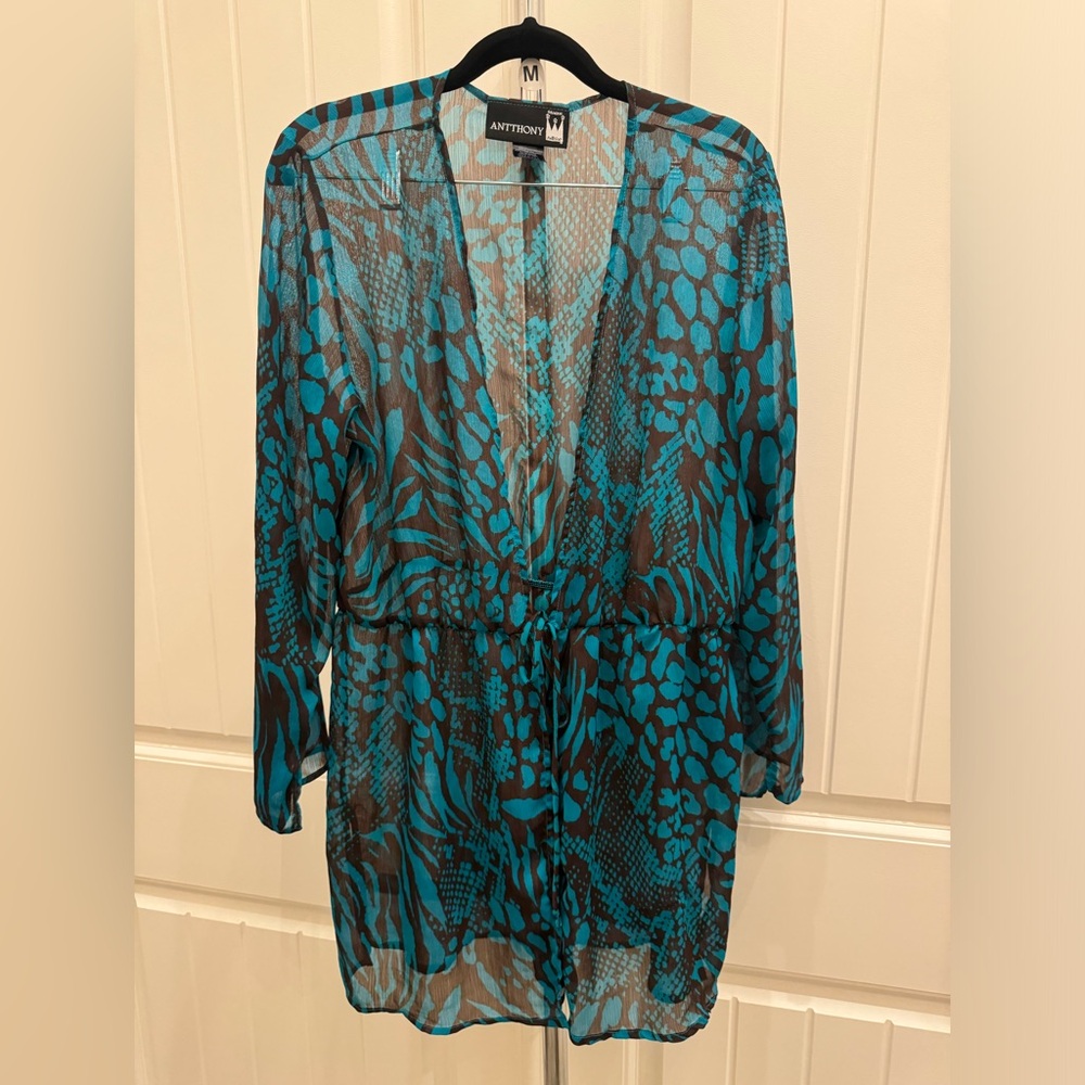 Antthony tunic features